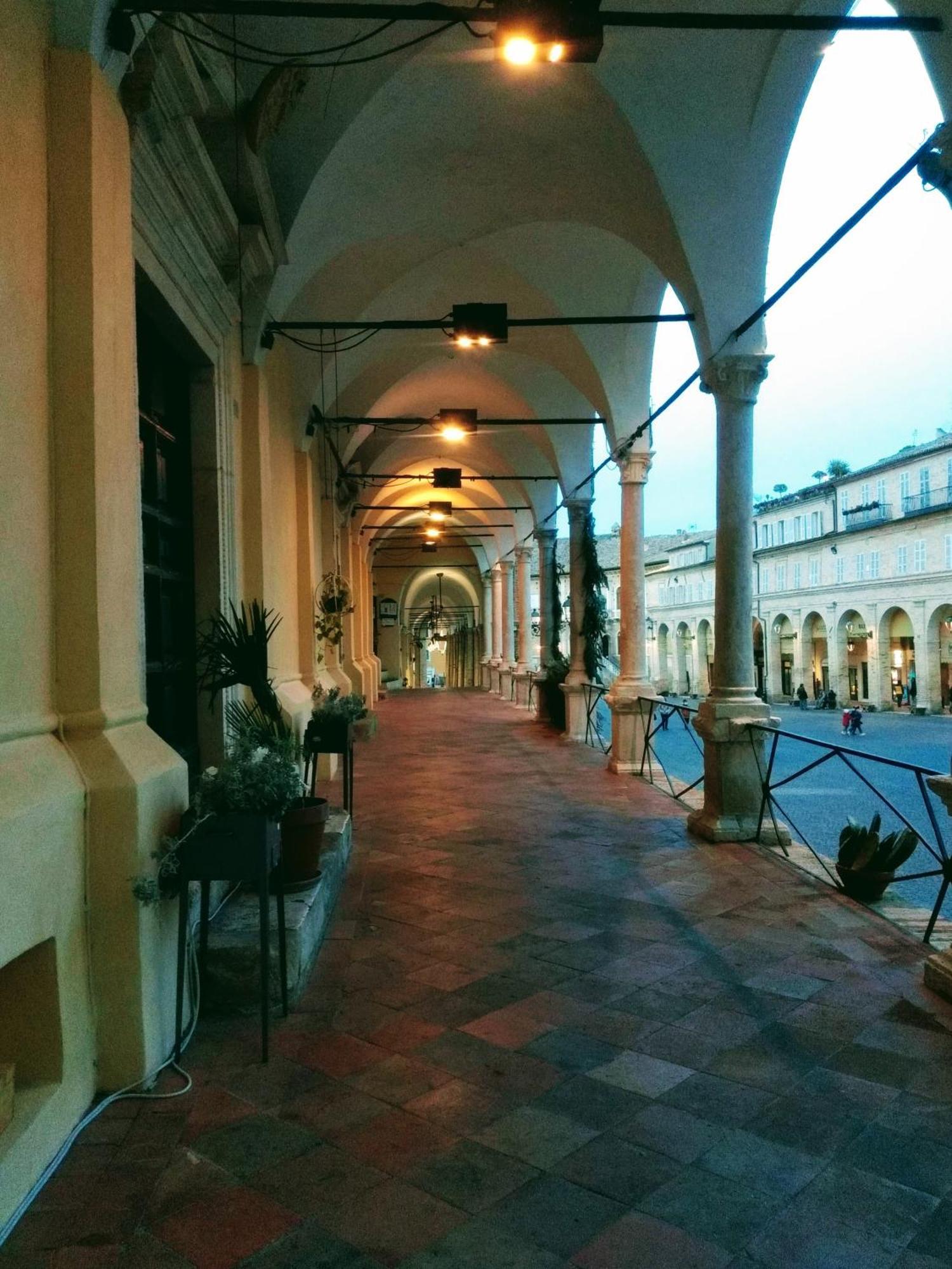 Casa Vacanze Nel Centro Storico Di Fermo Happy Song 外观 照片