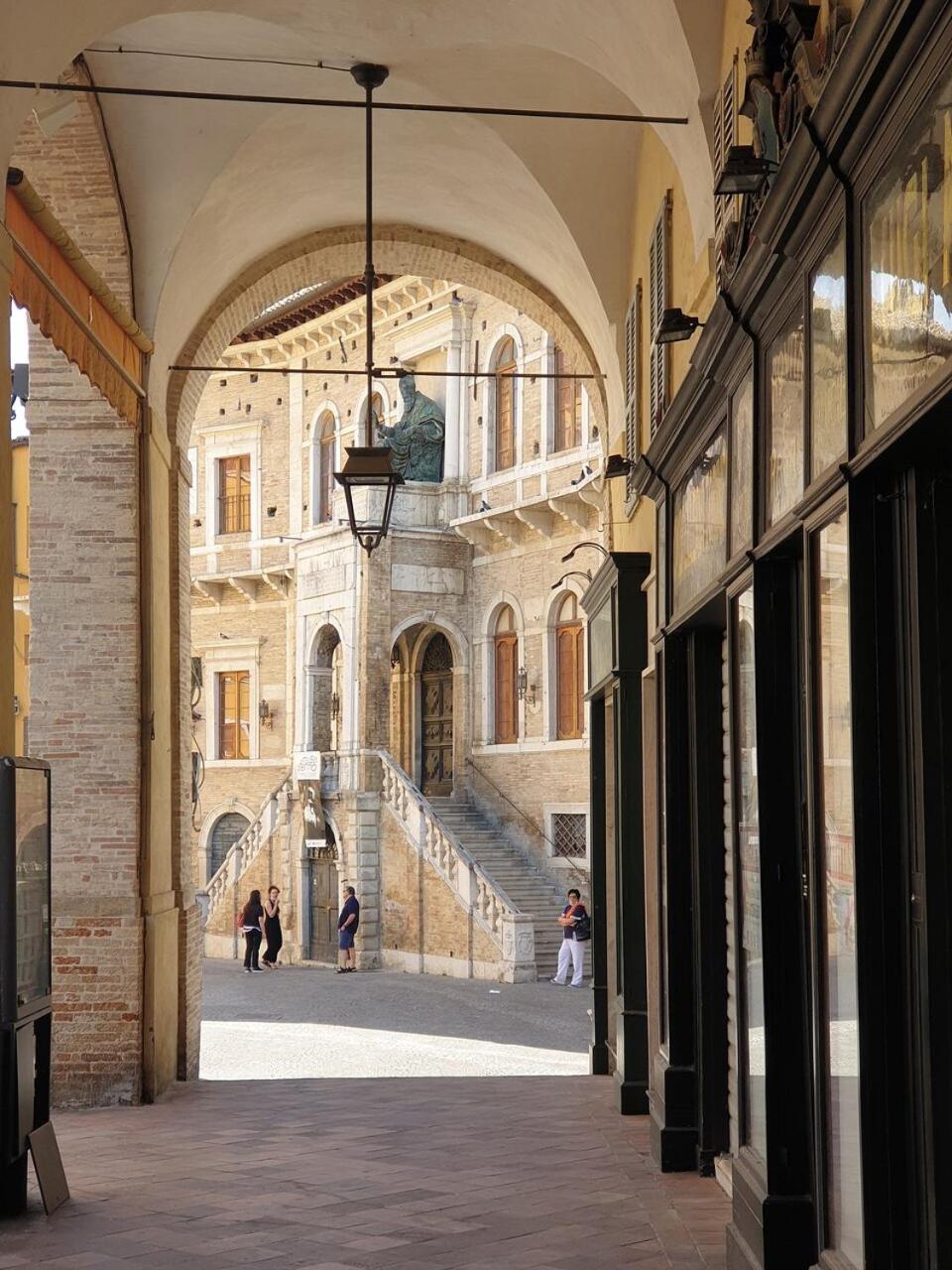 Casa Vacanze Nel Centro Storico Di Fermo Happy Song 外观 照片